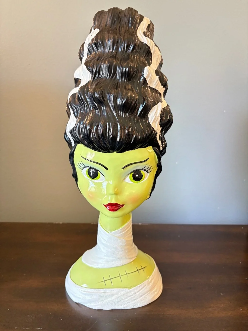 New! Halloween Retro Glamour Girl Bride of Frankenstein Bust! 🖤